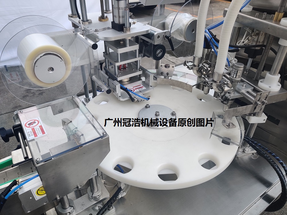 灌裝旋蓋一體機(jī)